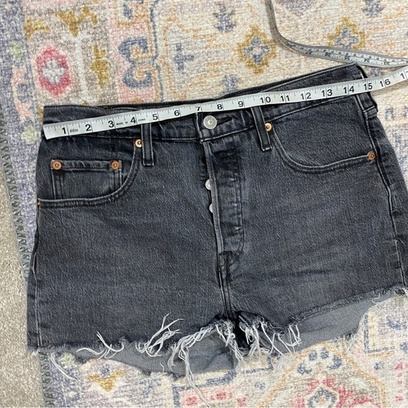 Levi’s Womens 28 Premium 501 Button Fly Denim Jean Shorts Gray Black Mesa Cabo - Picture 11 of 16